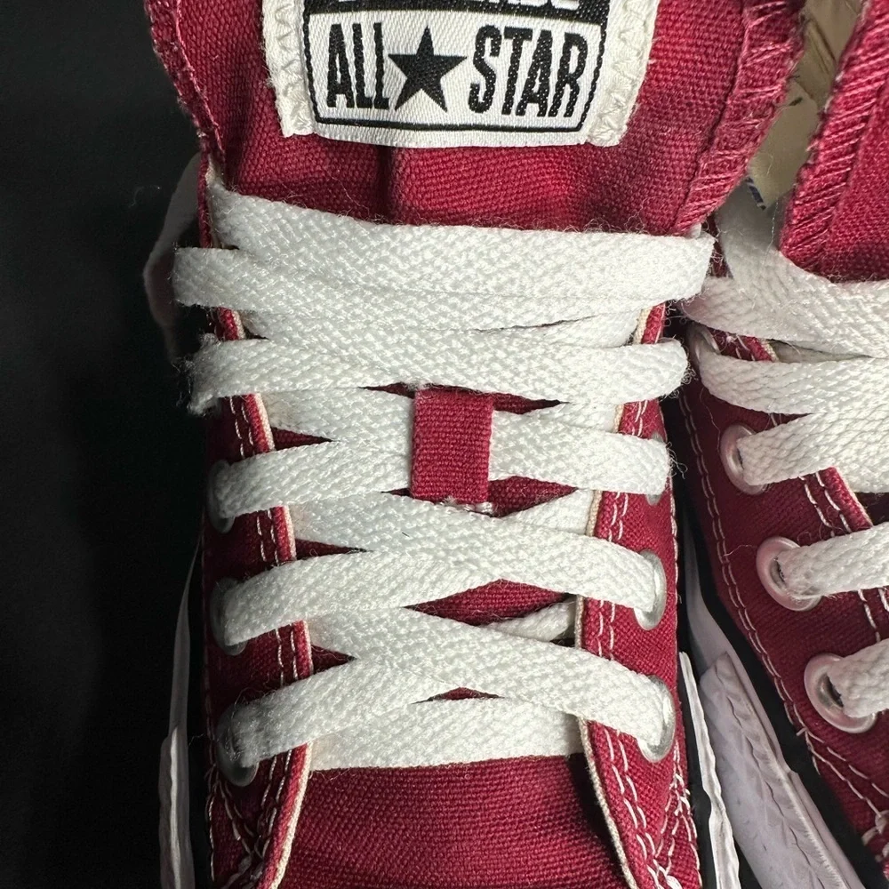 Converse Kids Red All Star Sneakers pre Owned Exellent condition size 4.5